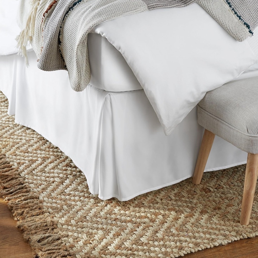 Amazon Basics white bed skirt, sz FULL - new and sealed